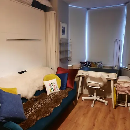 Double With Shared Bathroom Проживание в семье