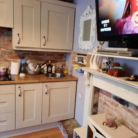 Проживание в семье Double With Shared Bathroom Корк
